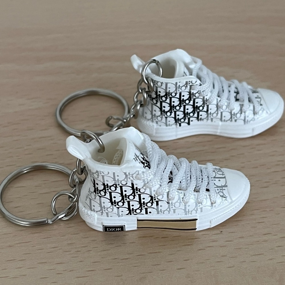 3D Mini White and Black Fashion Sneaker Keychain BNIB - Picture 5 of 14